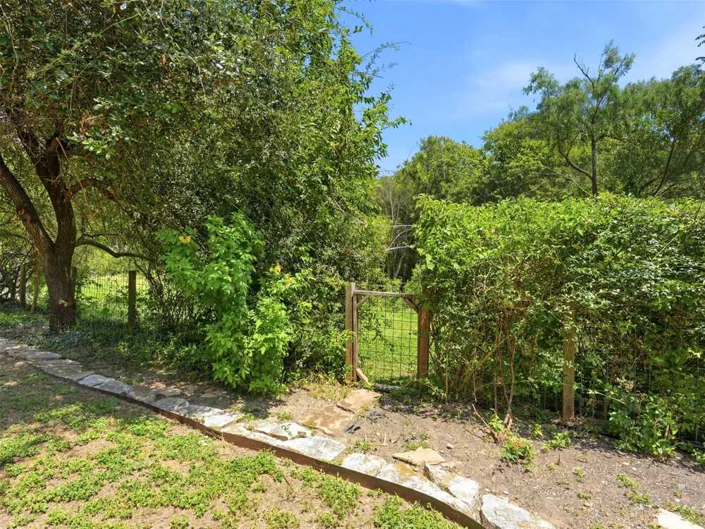 15207 Natural Spring Way Austin, TX 78728