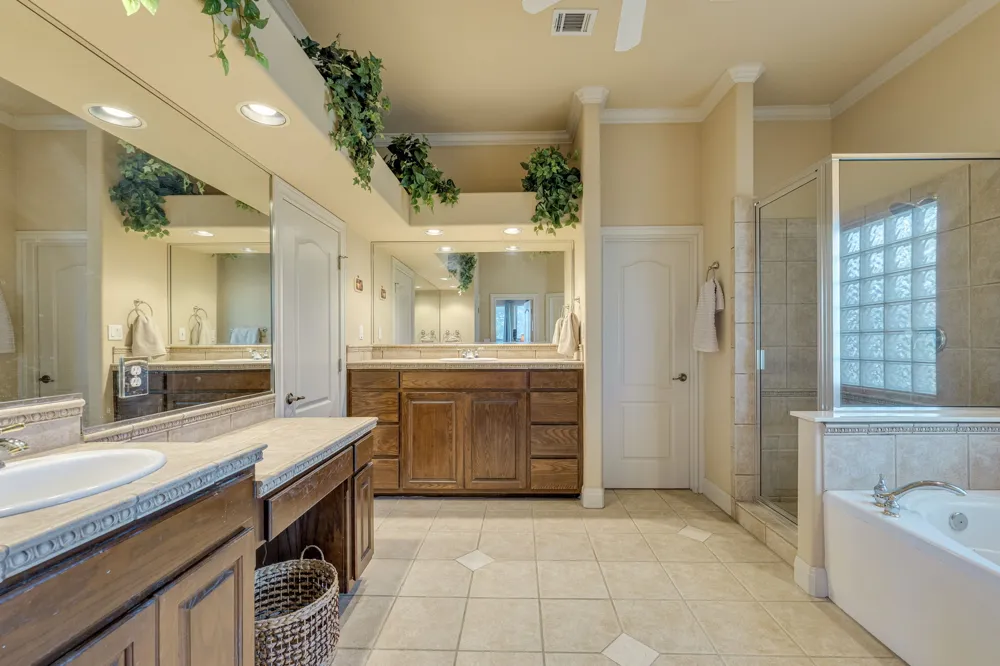 343 Venture Boulevard S Point Venture, TX 78645