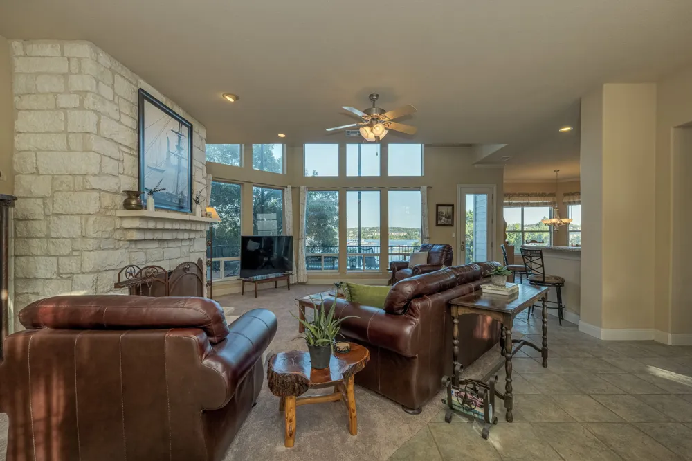 343 Venture Boulevard S Point Venture, TX 78645