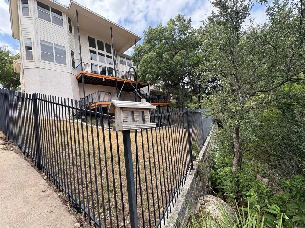 343 Venture Boulevard S Point Venture, TX 78645