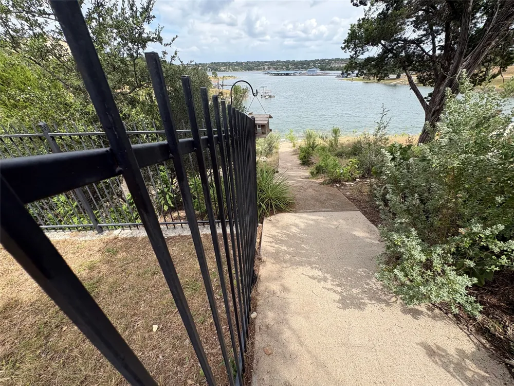 343 Venture Boulevard S Point Venture, TX 78645