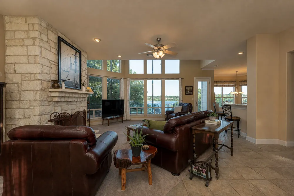343 Venture Boulevard S Point Venture, TX 78645