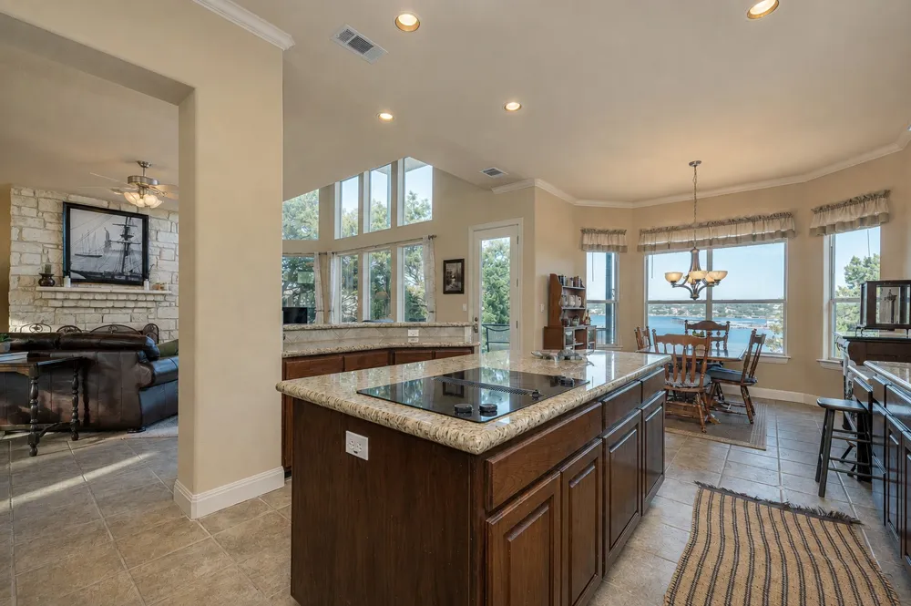343 Venture Boulevard S Point Venture, TX 78645