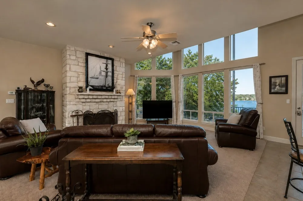 343 Venture Boulevard S Point Venture, TX 78645