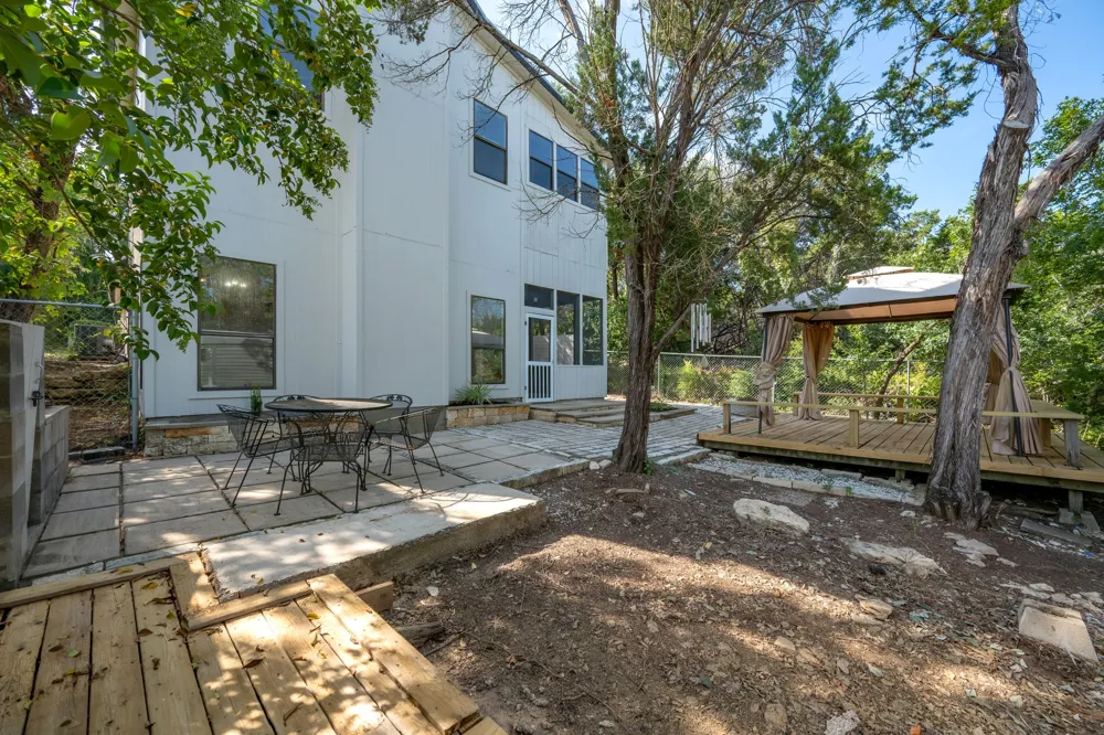 400 Laurelwood Drive Austin, TX 78733