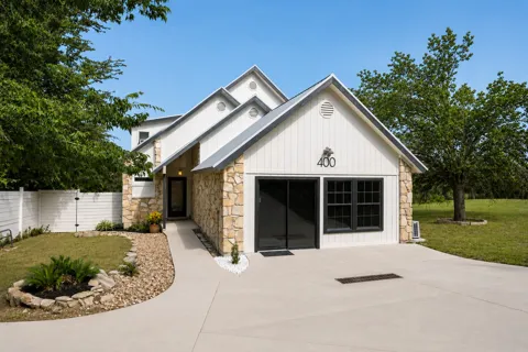 400 Laurelwood Drive