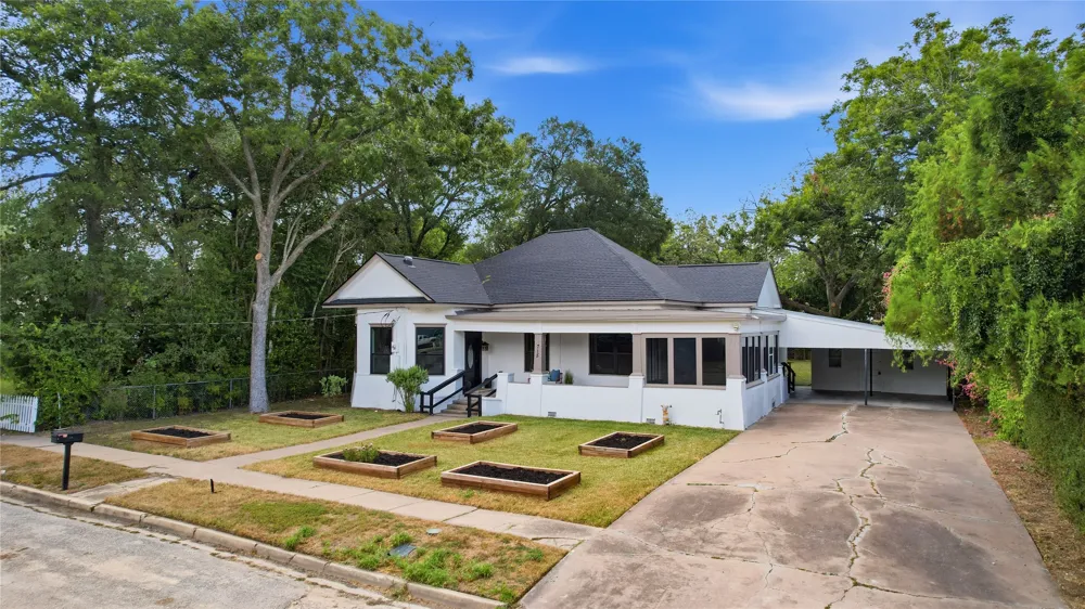 715 Saint George Street Gonzales, TX 78629