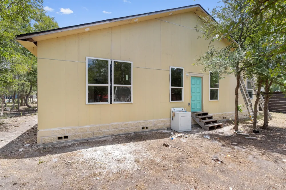 134 Plumeria Drive Dale, TX 78616