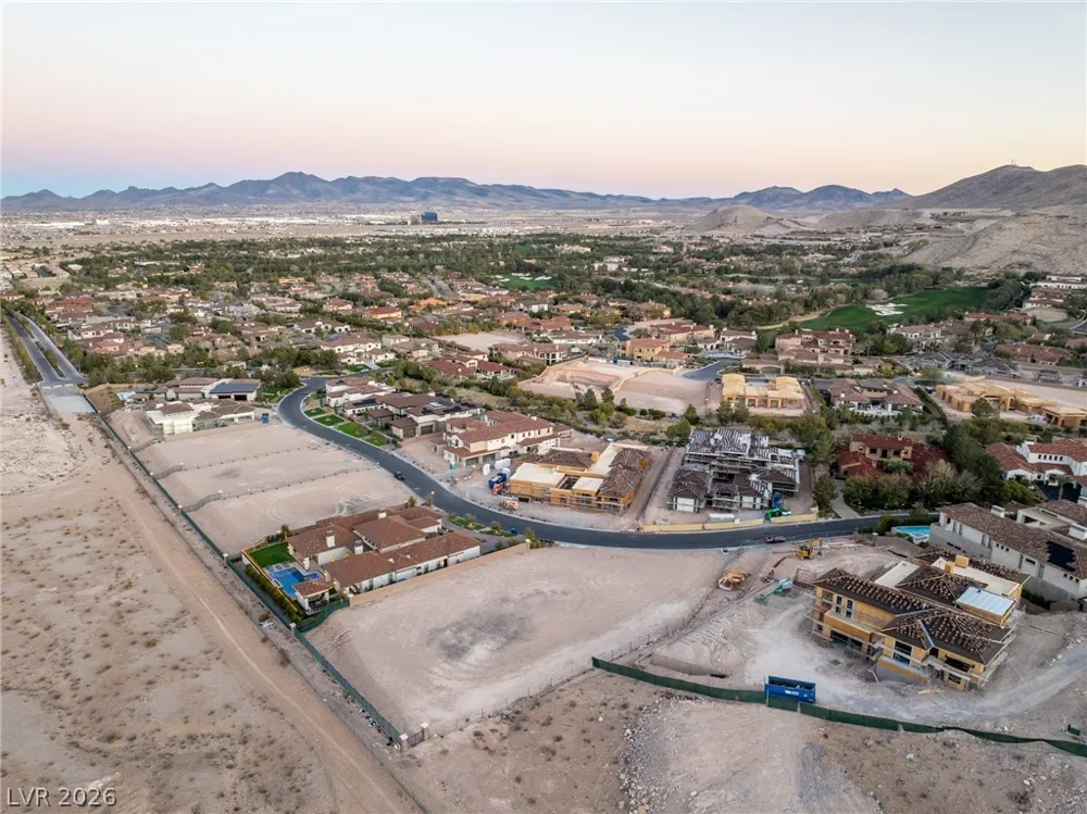 27 Olympia Canyon Way Las Vegas, NV 89141