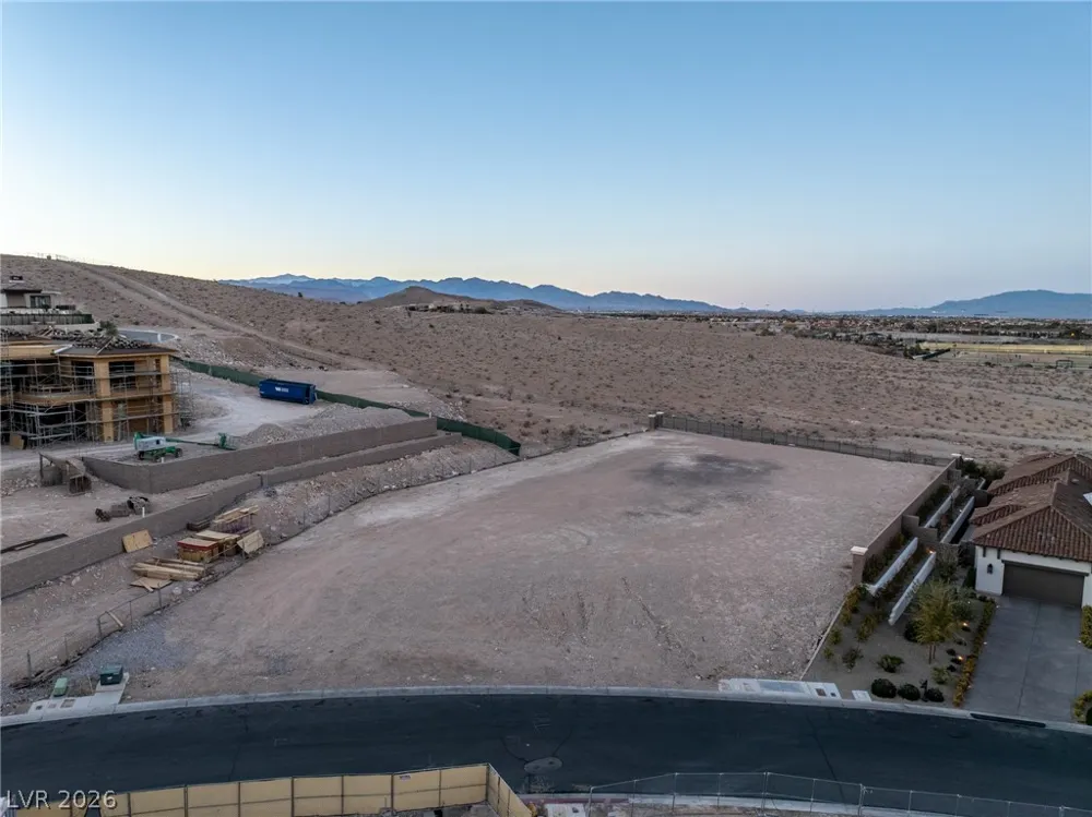27 Olympia Canyon Way Las Vegas, NV 89141