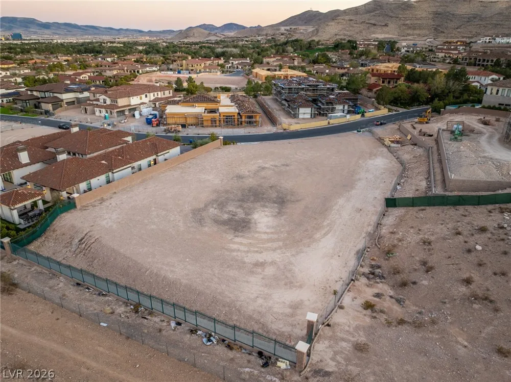 27 Olympia Canyon Way Las Vegas, NV 89141