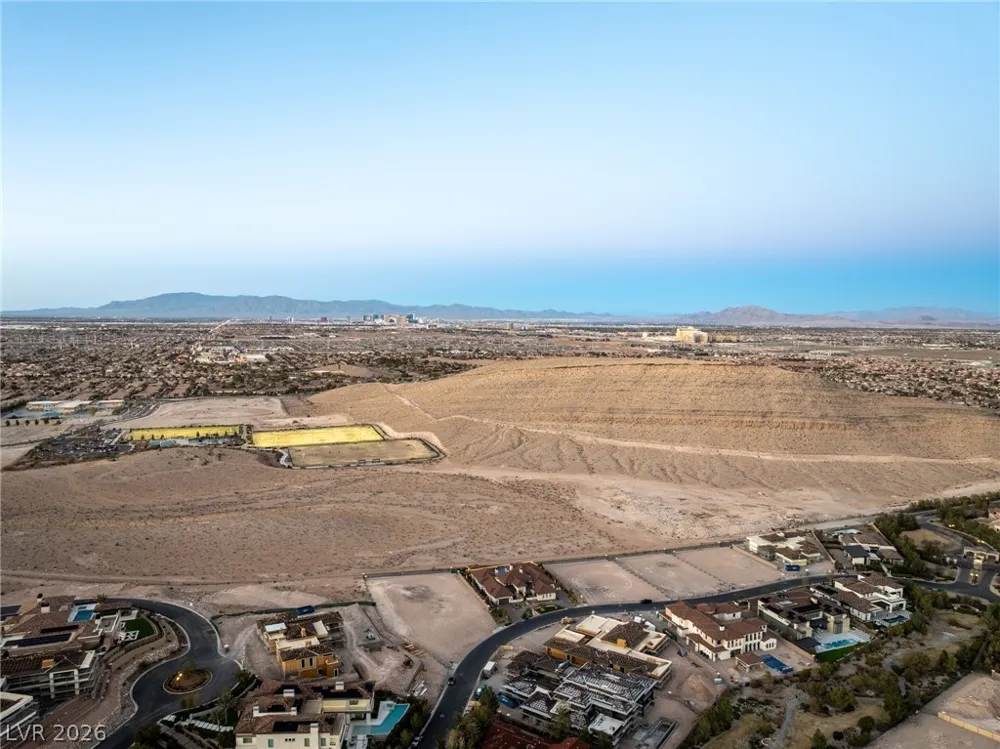 27 Olympia Canyon Way Las Vegas, NV 89141