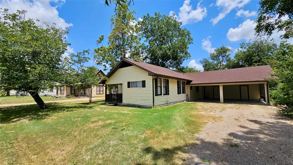 205 S Granger Street Granger, TX 76530