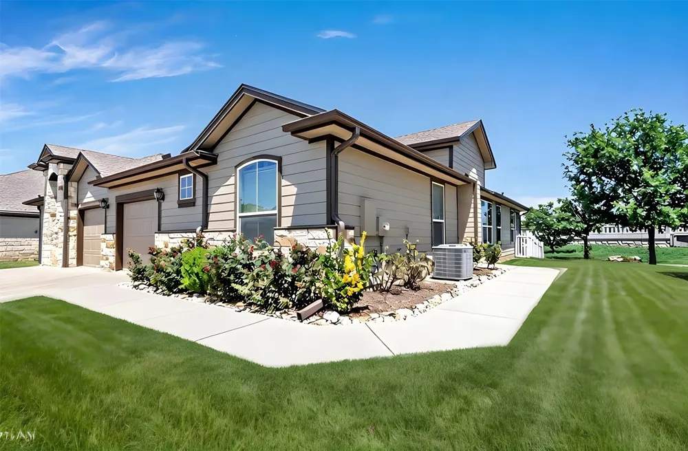 711 Rolling Oak Drive #123 Round Rock, TX 78664