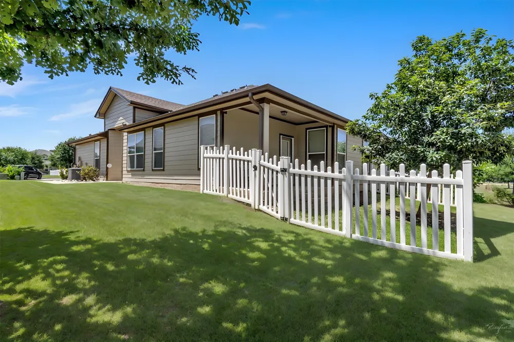 711 Rolling Oak Drive #123 Round Rock, TX 78664