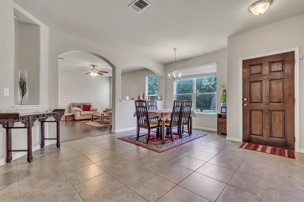 711 Rolling Oak Drive #123 Round Rock, TX 78664
