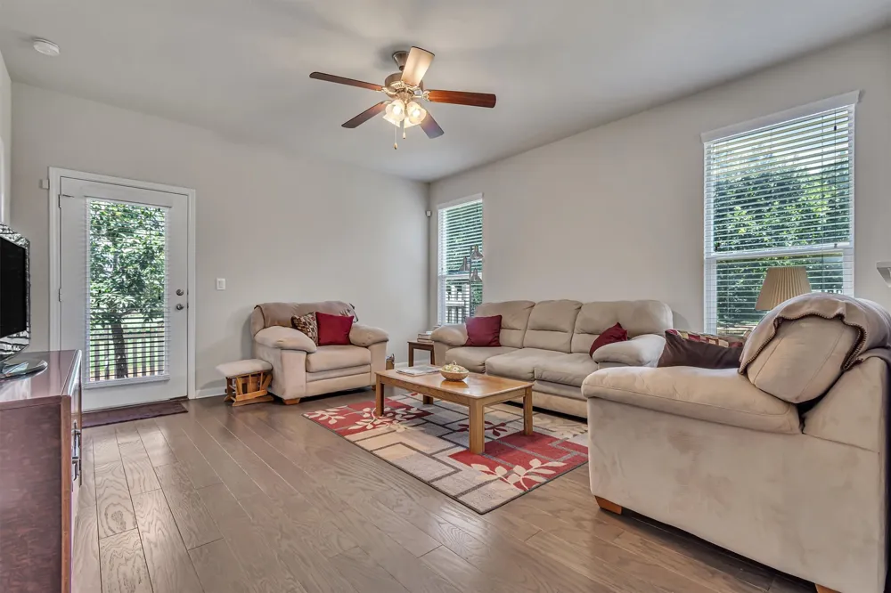 711 Rolling Oak Drive #123 Round Rock, TX 78664