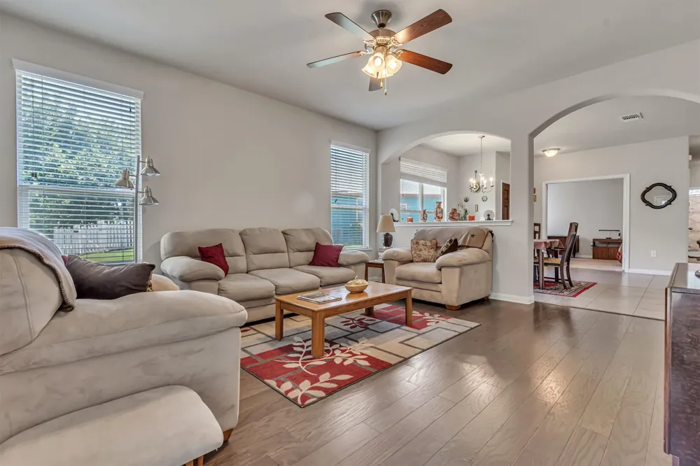 711 Rolling Oak Drive #123 Round Rock, TX 78664