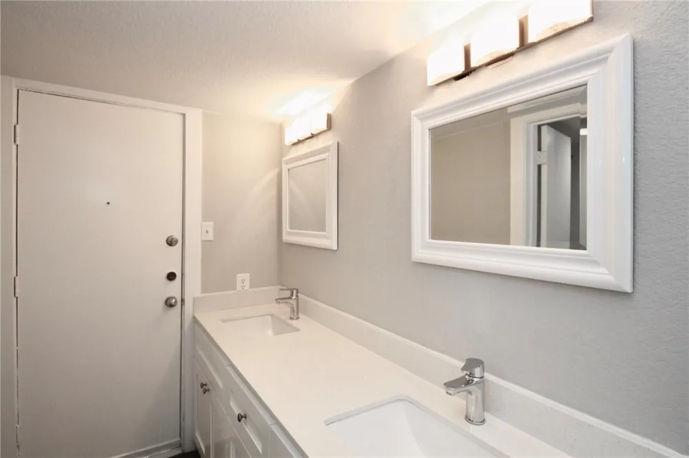 1600 West Avenue #24 Austin, TX 78701