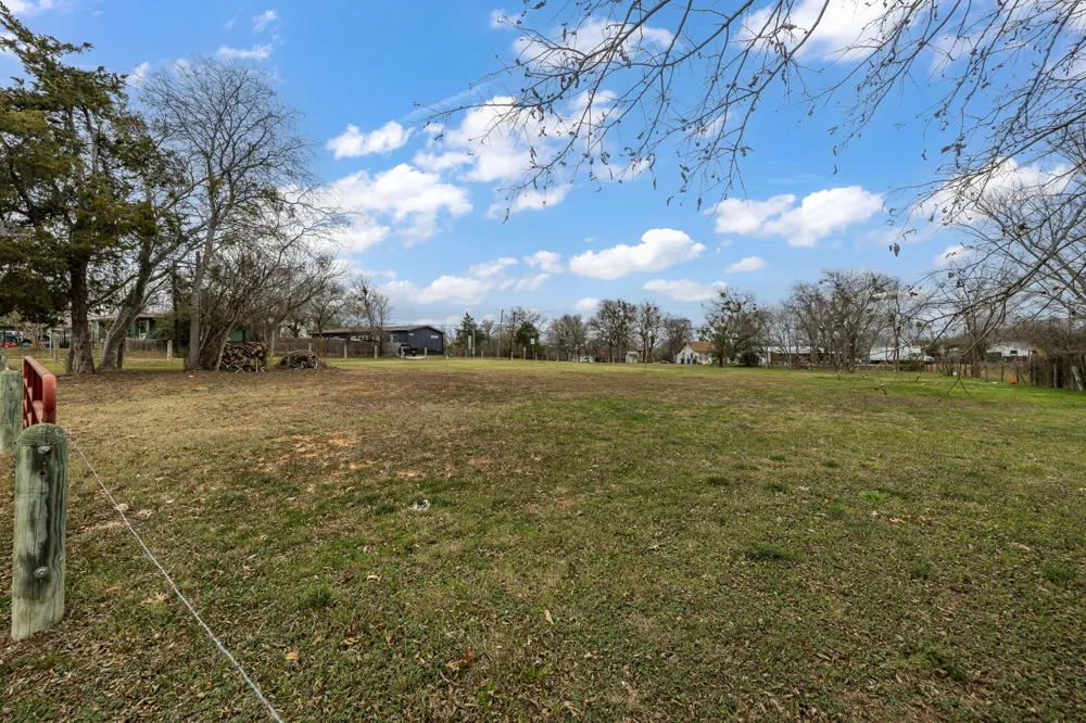 601 M L K BOULEVARD Elgin, TX 78621