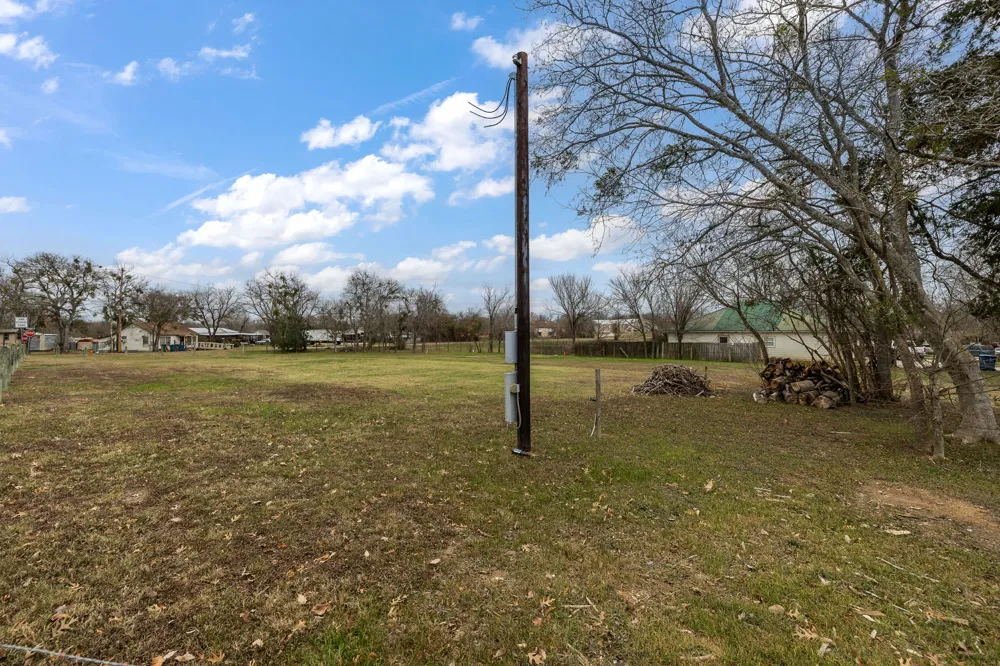 601 M L K BOULEVARD Elgin, TX 78621