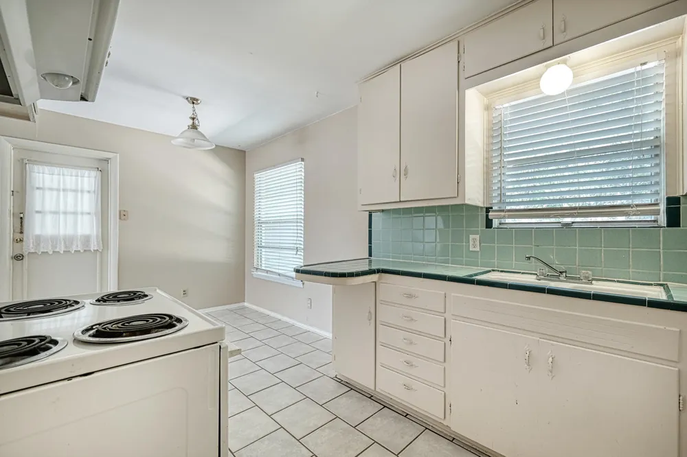 4906 Gladeview Drives Austin, TX 78745