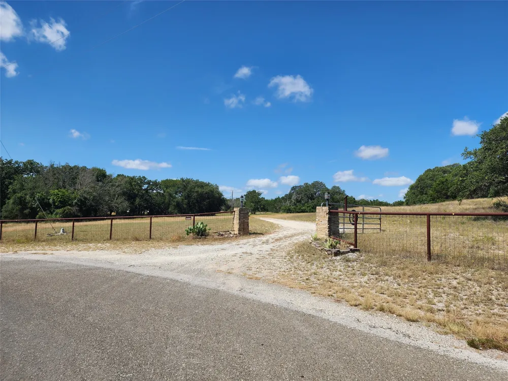 500 Spring Creek Road Florence, TX 76527