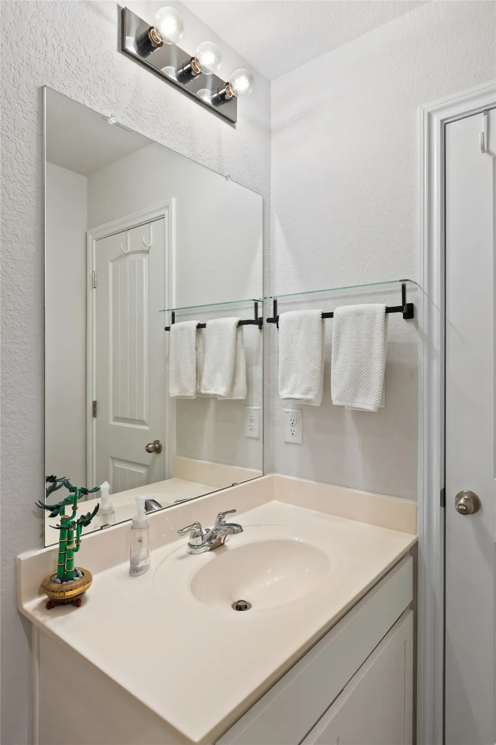 13101 Zumpango Trace Manor, TX 78653