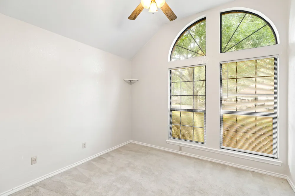 1502 Oak Knoll Lane Lockhart, TX 78644