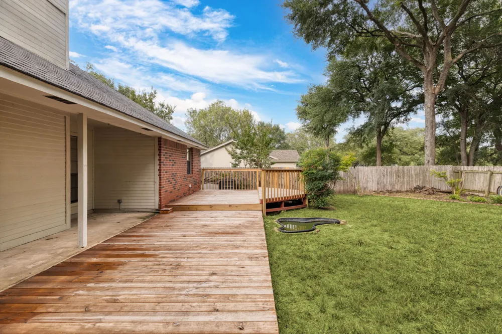 1502 Oak Knoll Lane Lockhart, TX 78644