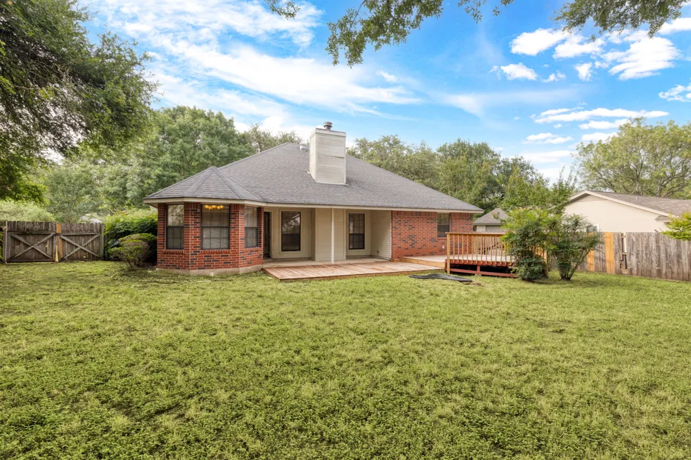 1502 Oak Knoll Lane Lockhart, TX 78644