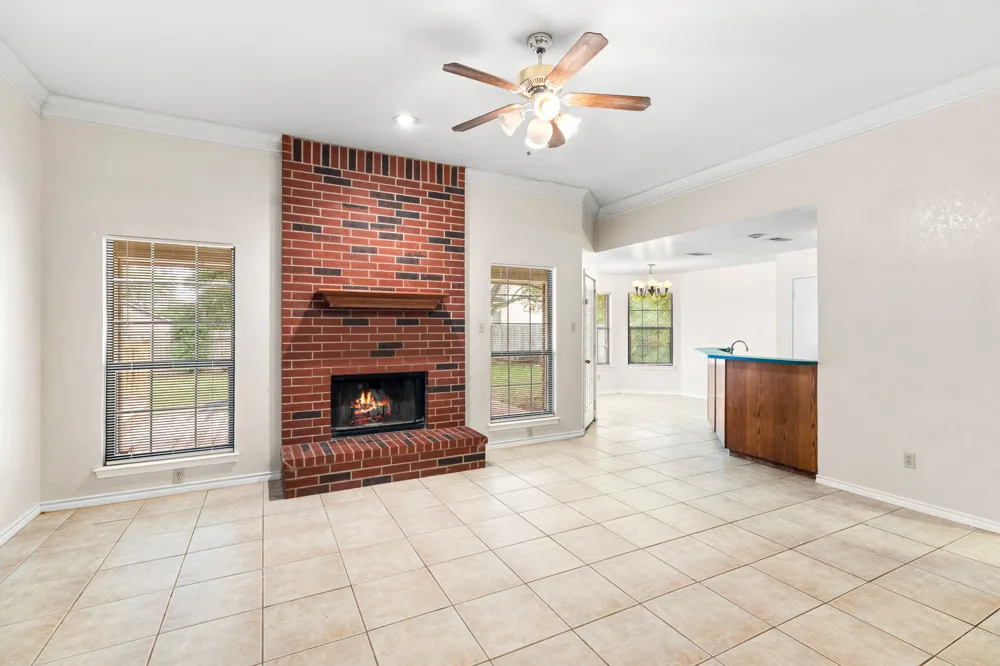 1502 Oak Knoll Lane Lockhart, TX 78644