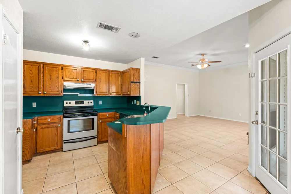 1502 Oak Knoll Lane Lockhart, TX 78644