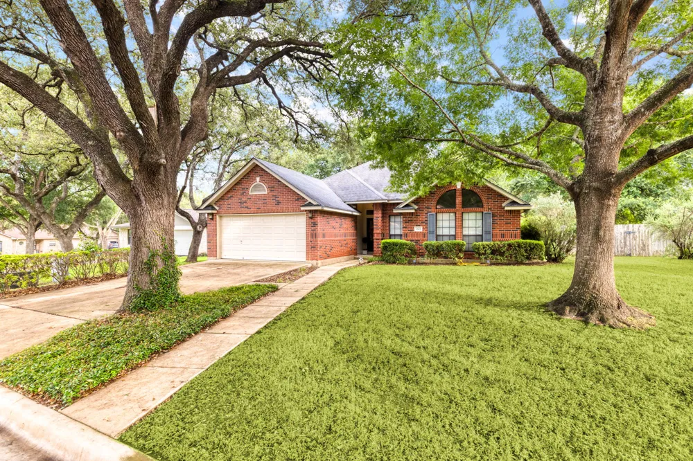1502 Oak Knoll Lane Lockhart, TX 78644