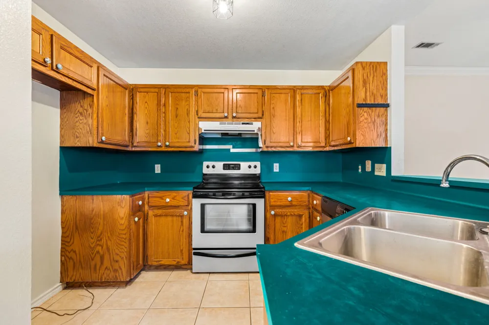 1502 Oak Knoll Lane Lockhart, TX 78644