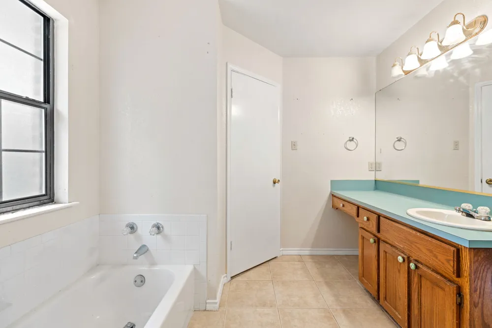 1502 Oak Knoll Lane Lockhart, TX 78644