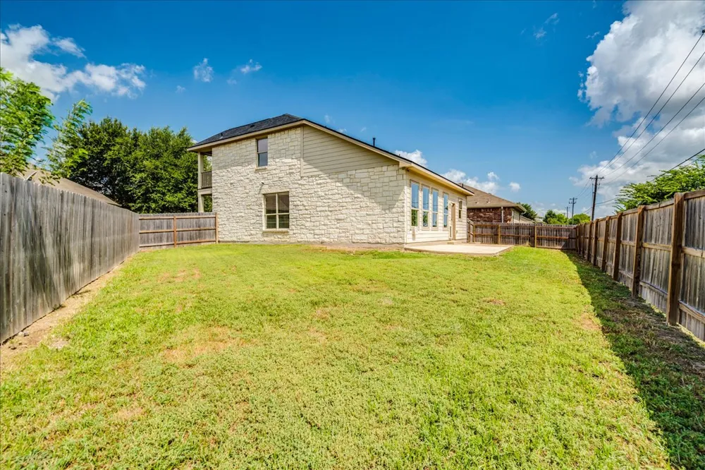 484 Travertine Trail Buda, TX 78610