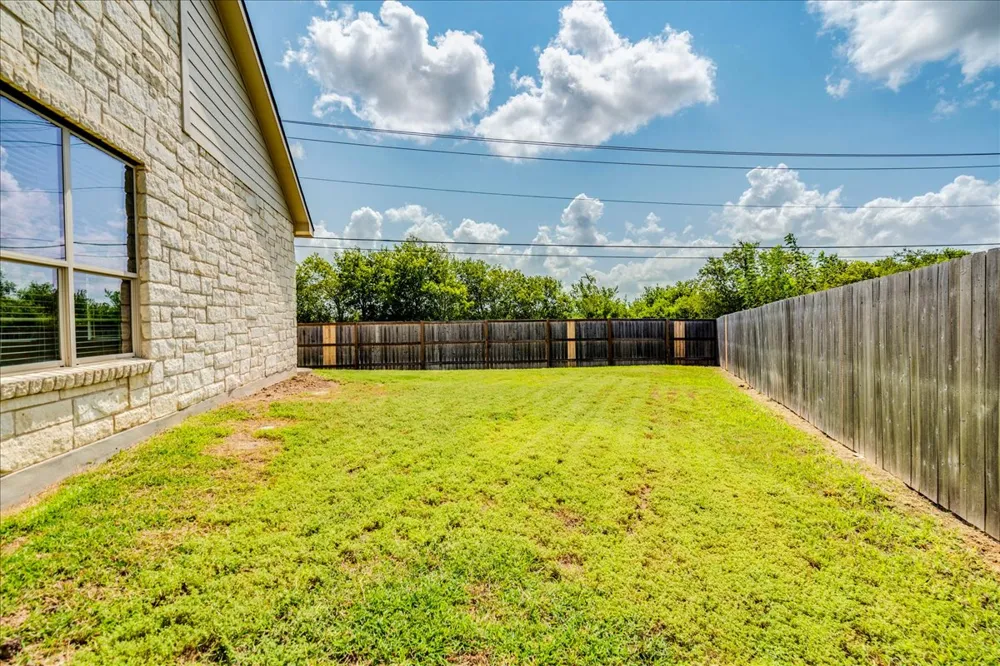 484 Travertine Trail Buda, TX 78610