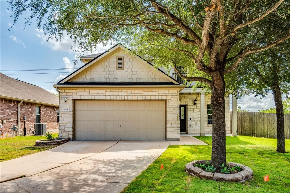 484 Travertine Trail Buda, TX 78610