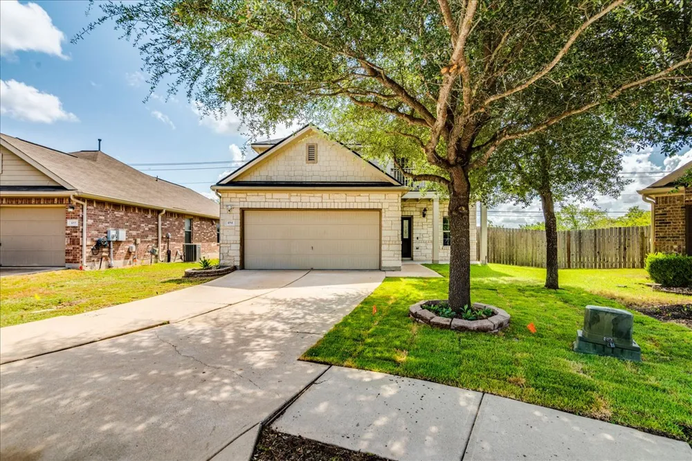 484 Travertine Trail Buda, TX 78610