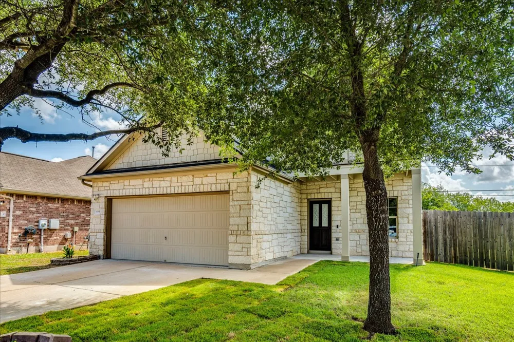 484 Travertine Trail Buda, TX 78610