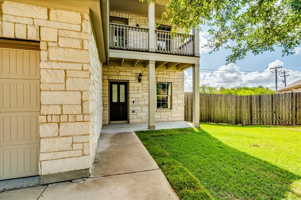484 Travertine Trail Buda, TX 78610