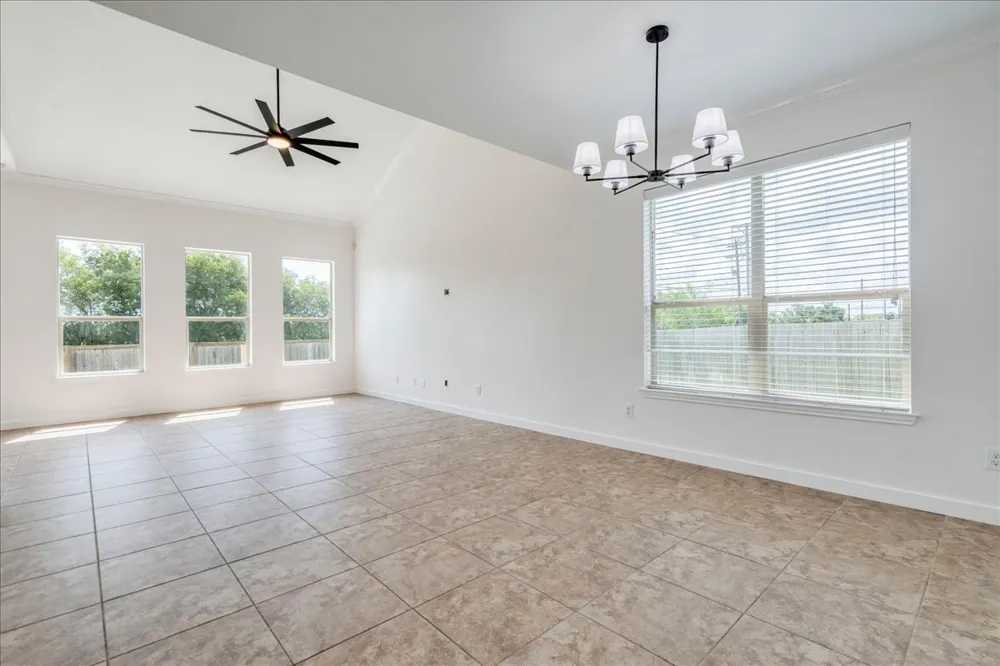 484 Travertine Trail Buda, TX 78610