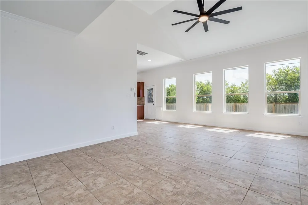 484 Travertine Trail Buda, TX 78610