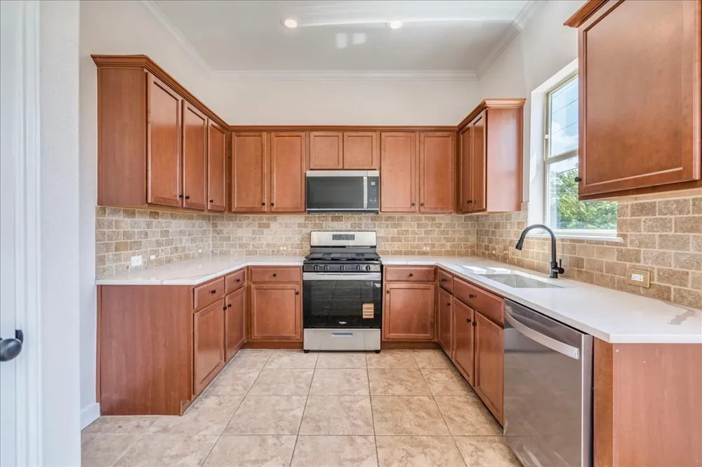 484 Travertine Trail Buda, TX 78610