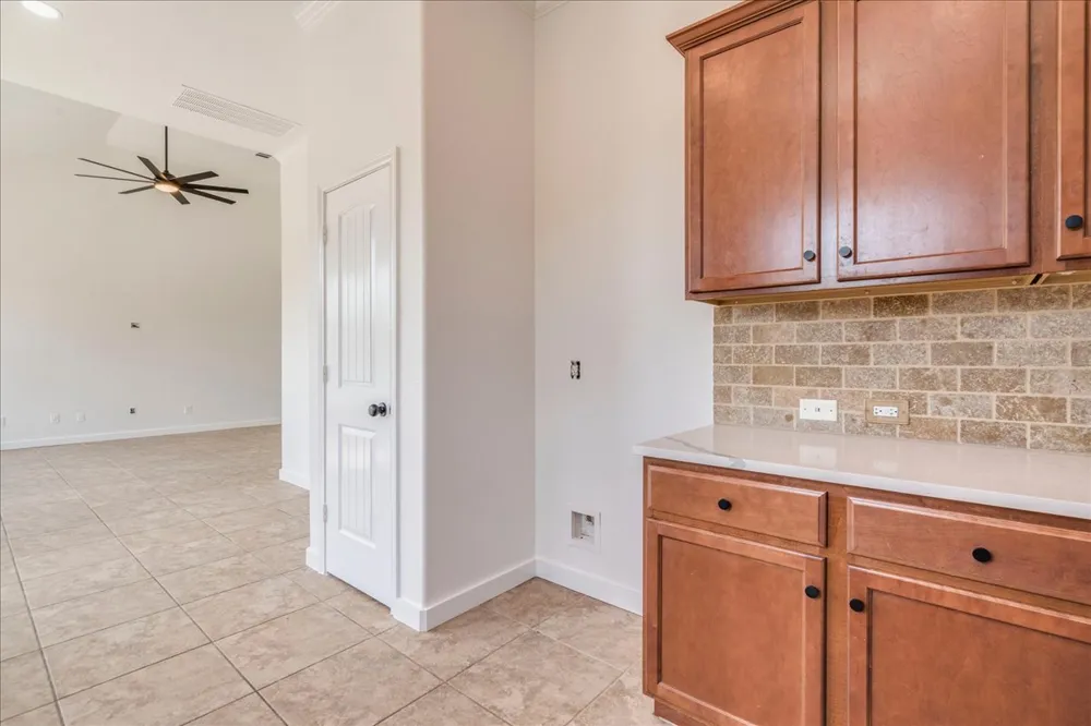 484 Travertine Trail Buda, TX 78610