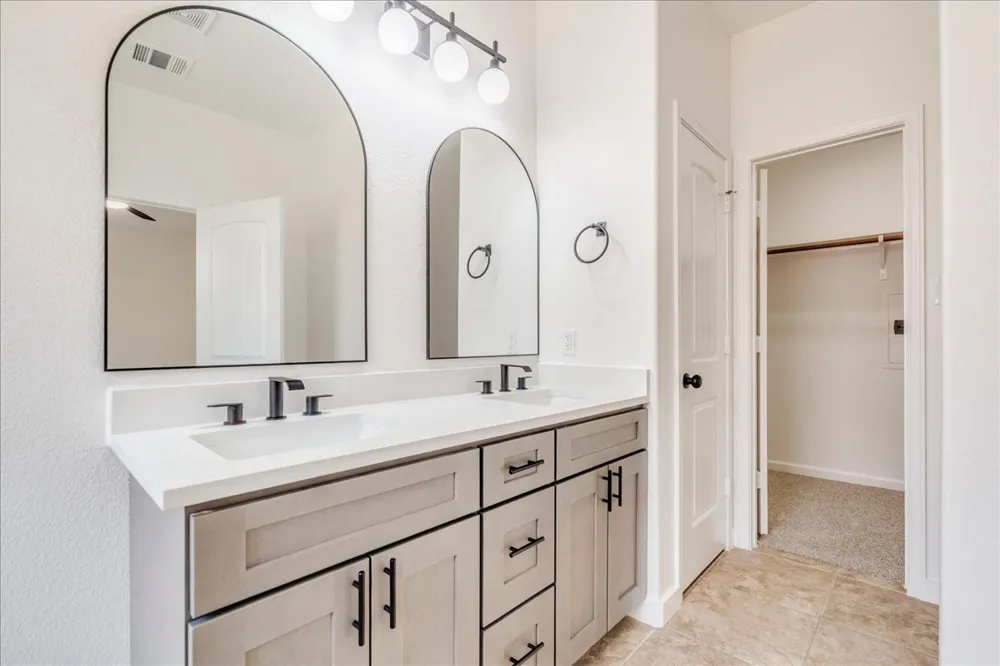 484 Travertine Trail Buda, TX 78610