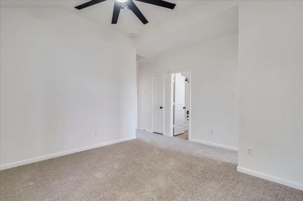 484 Travertine Trail Buda, TX 78610
