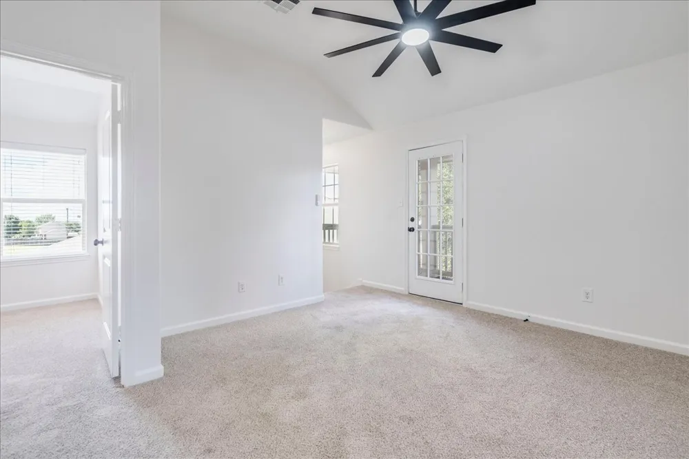 484 Travertine Trail Buda, TX 78610