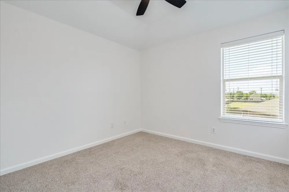 484 Travertine Trail Buda, TX 78610